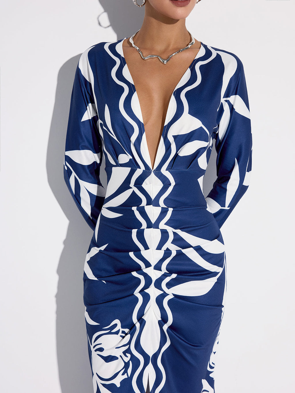 Robe midi imprimée à décolleté plongeant et fente