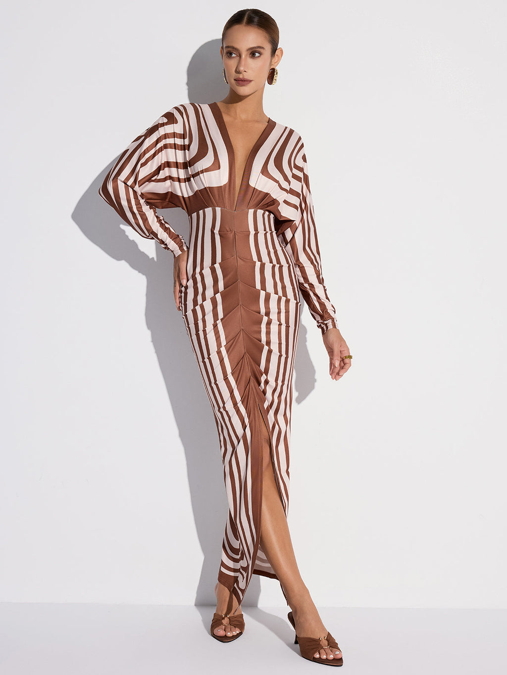 Robe midi sans ceinture à rayures, décolleté plongeant et fente