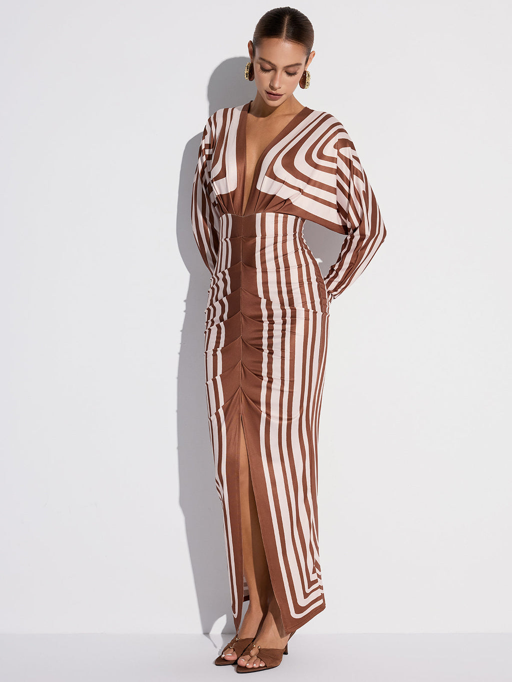 Robe midi sans ceinture à rayures, décolleté plongeant et fente
