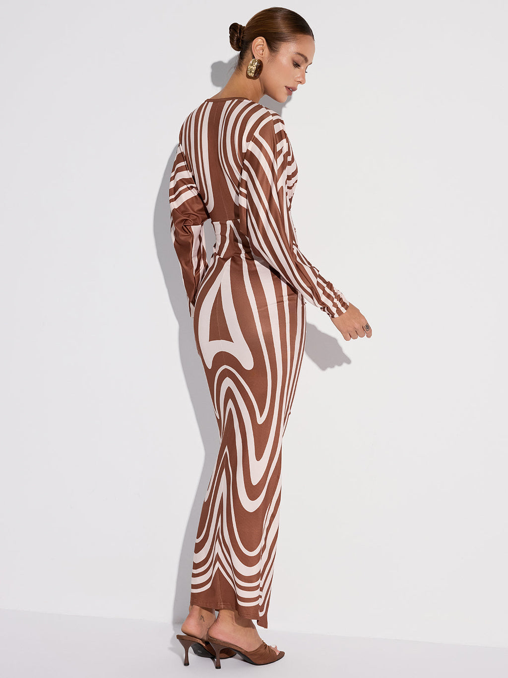 Robe midi sans ceinture à rayures, décolleté plongeant et fente