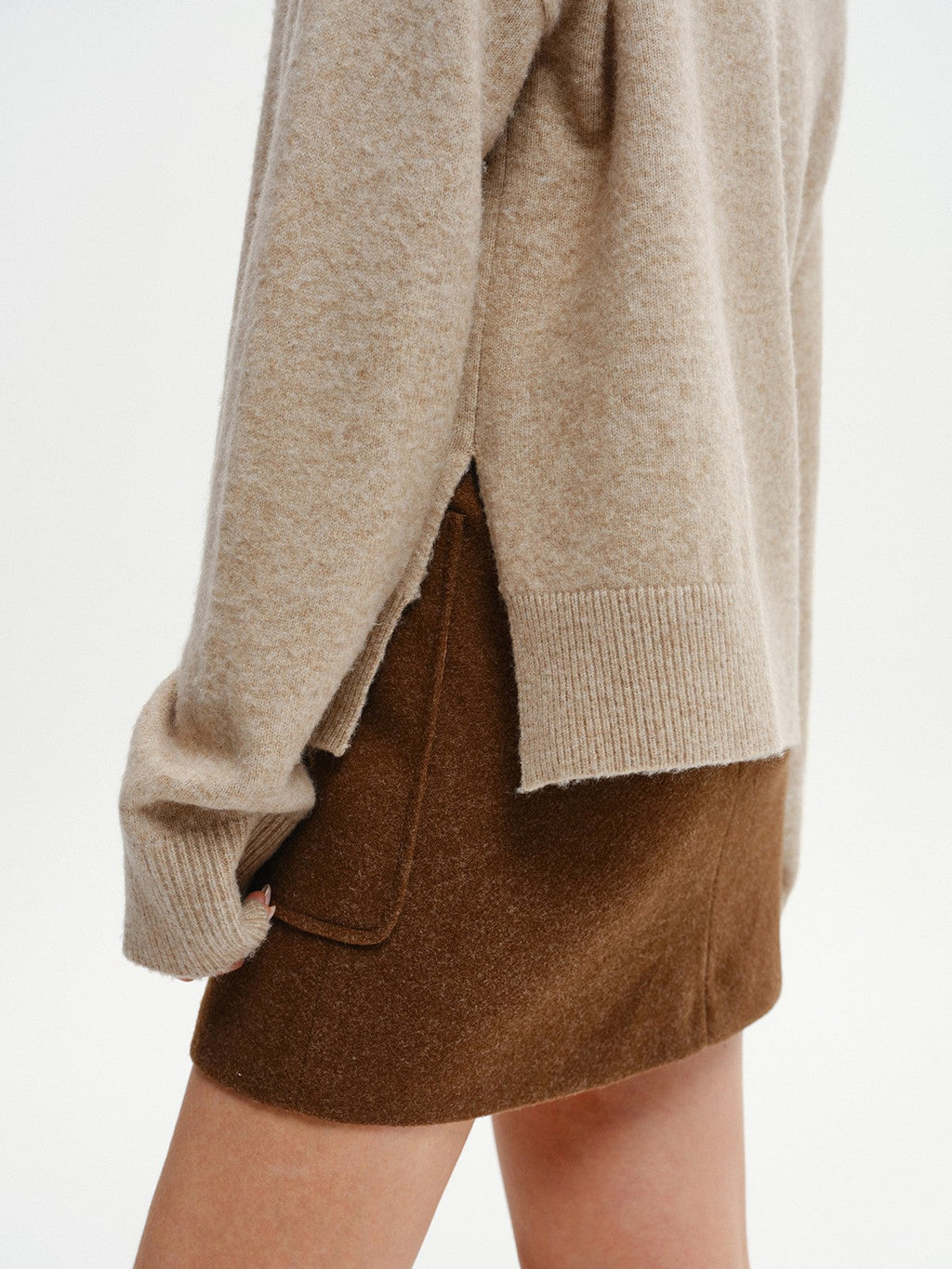 V-Ausschnitt-Pullover aus Wollmix mit seitlichem Schlitz