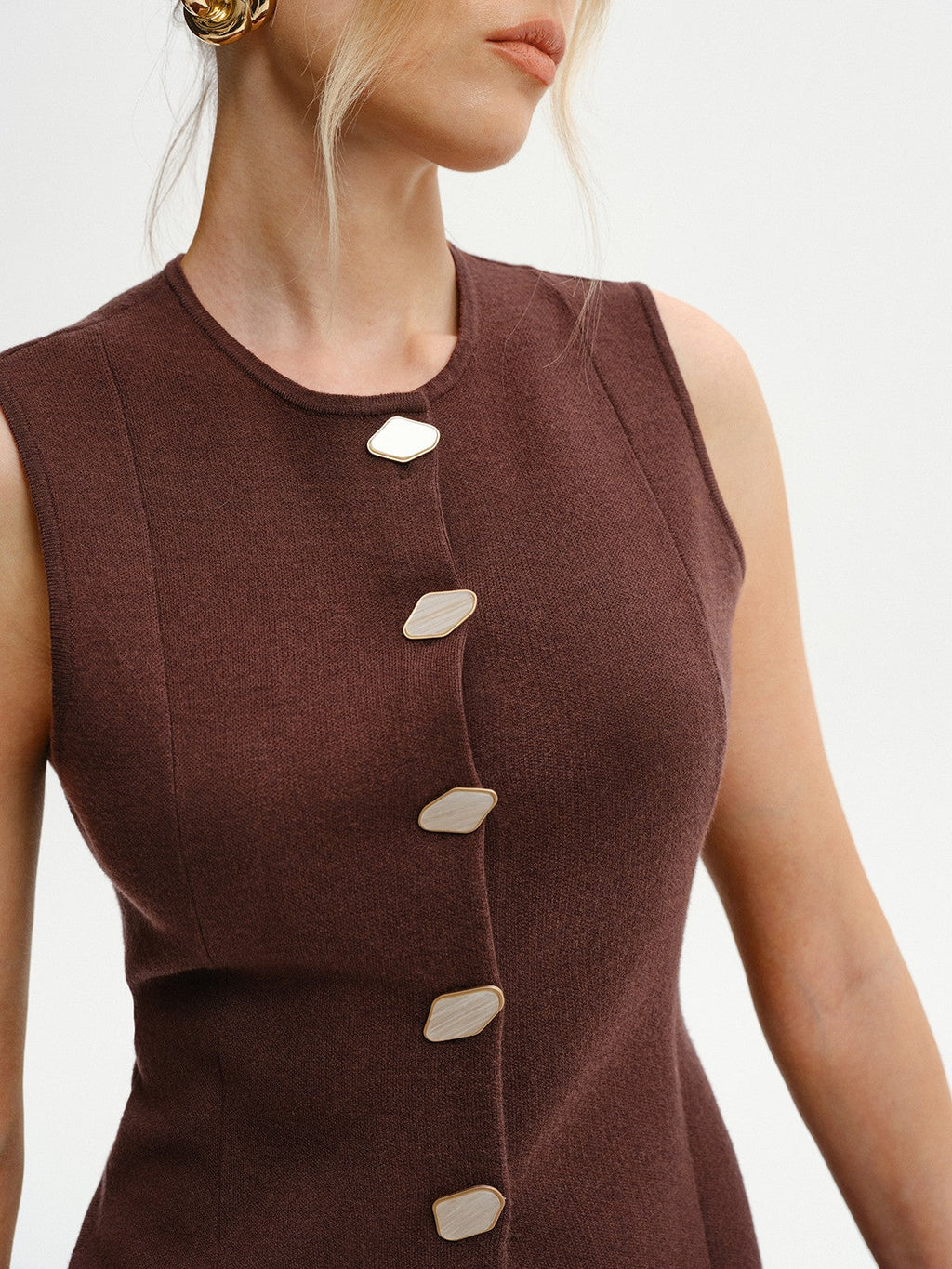 Ärmellose Strickjacke mit Knöpfen aus Wollmischung