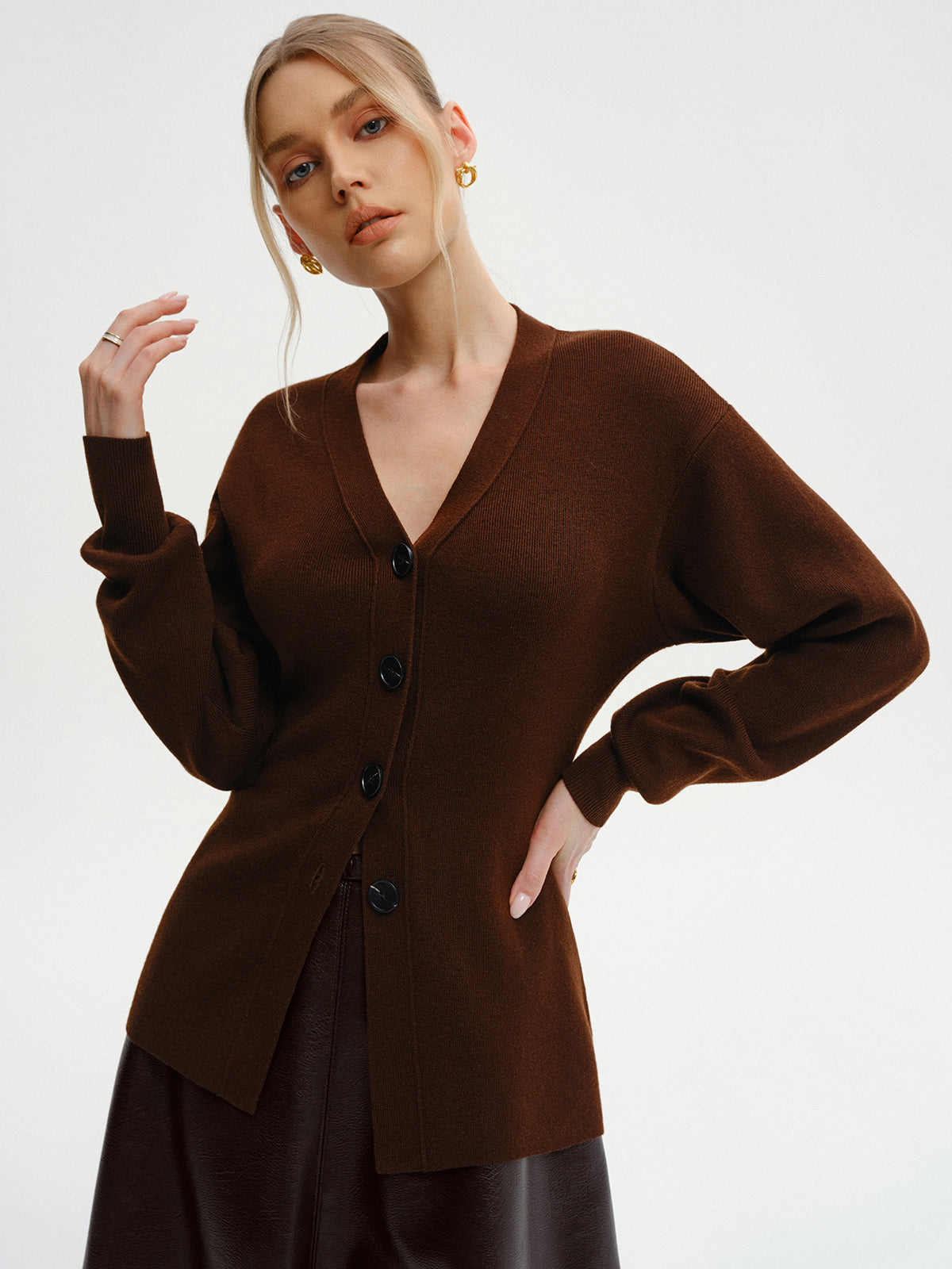 Strickjacke aus Wollmischung mit V-Ausschnitt und Knopfleiste 