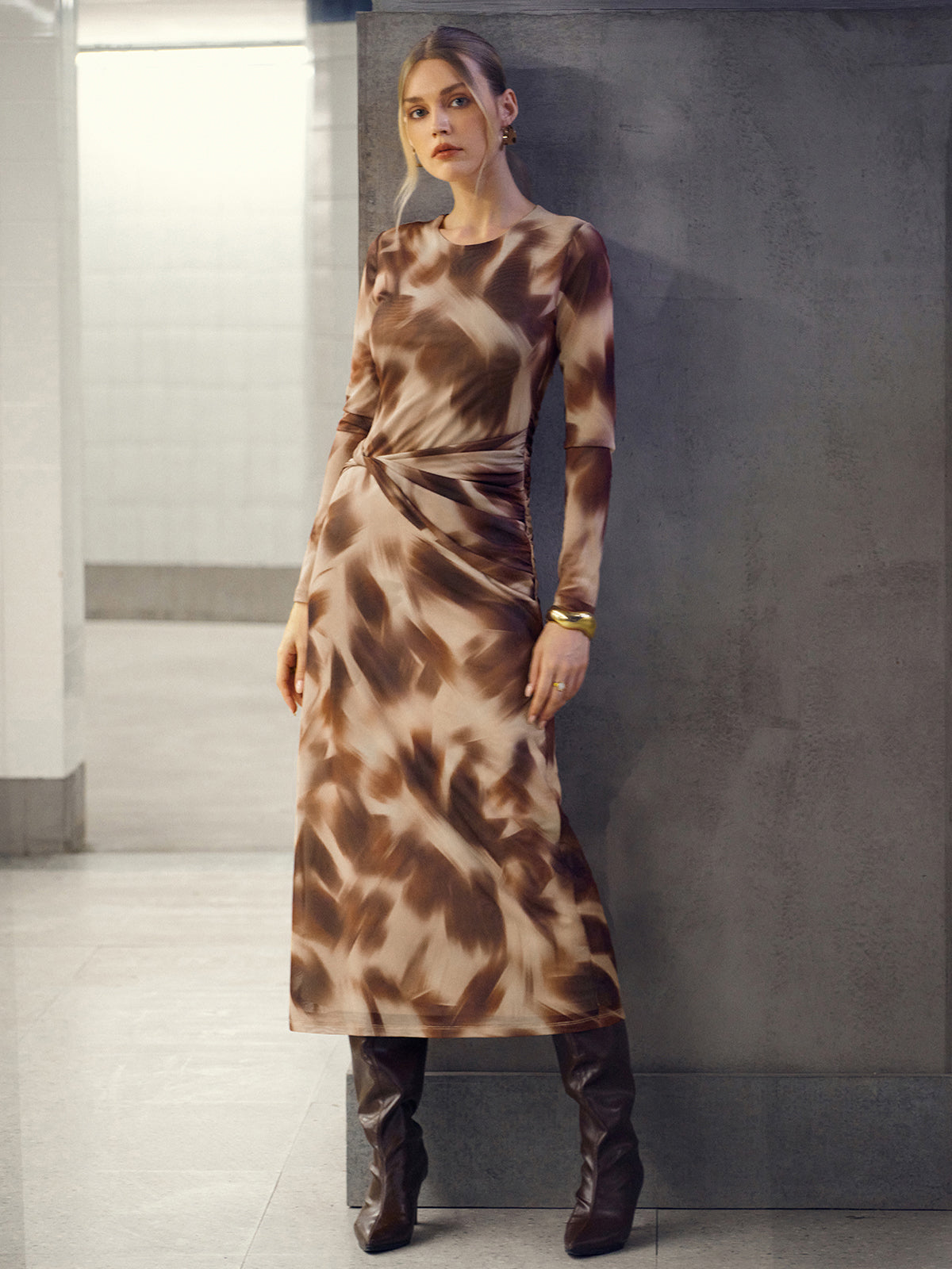 Robe midi en maille torsadée à imprimé abstrait