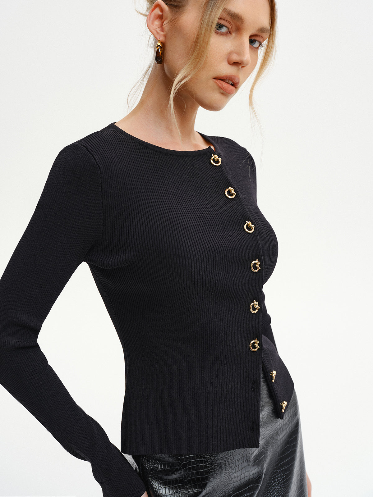 Cardigan en maille côtelée à boutons métalliques