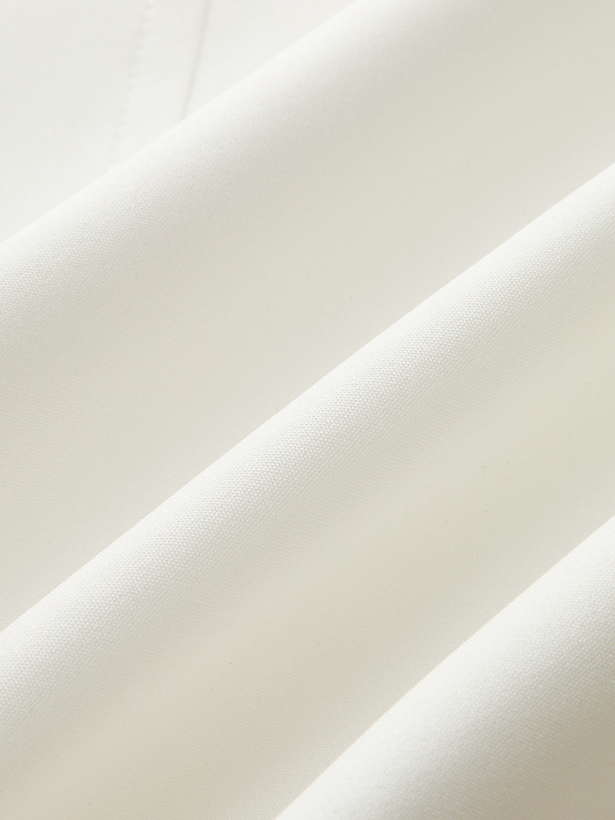 Robe évasée à encolure asymétrique 