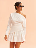 Asymmetrisches One-Shoulder-Oberteil und geraffter Rock
