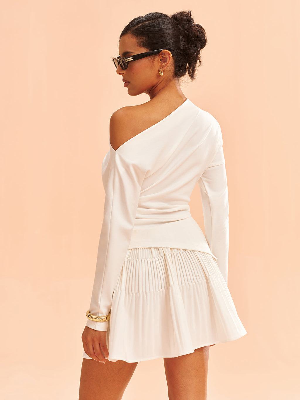 Asymmetrisches One-Shoulder-Oberteil und geraffter Rock