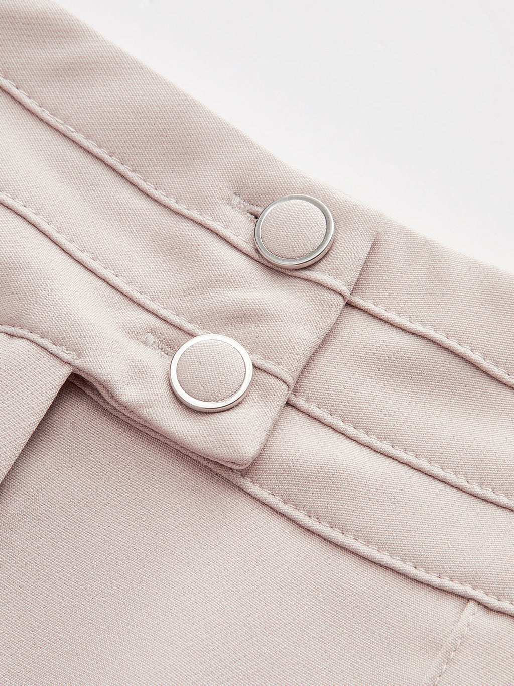 Ensemble top volanté asymétrique et pantalon à double boutonnage