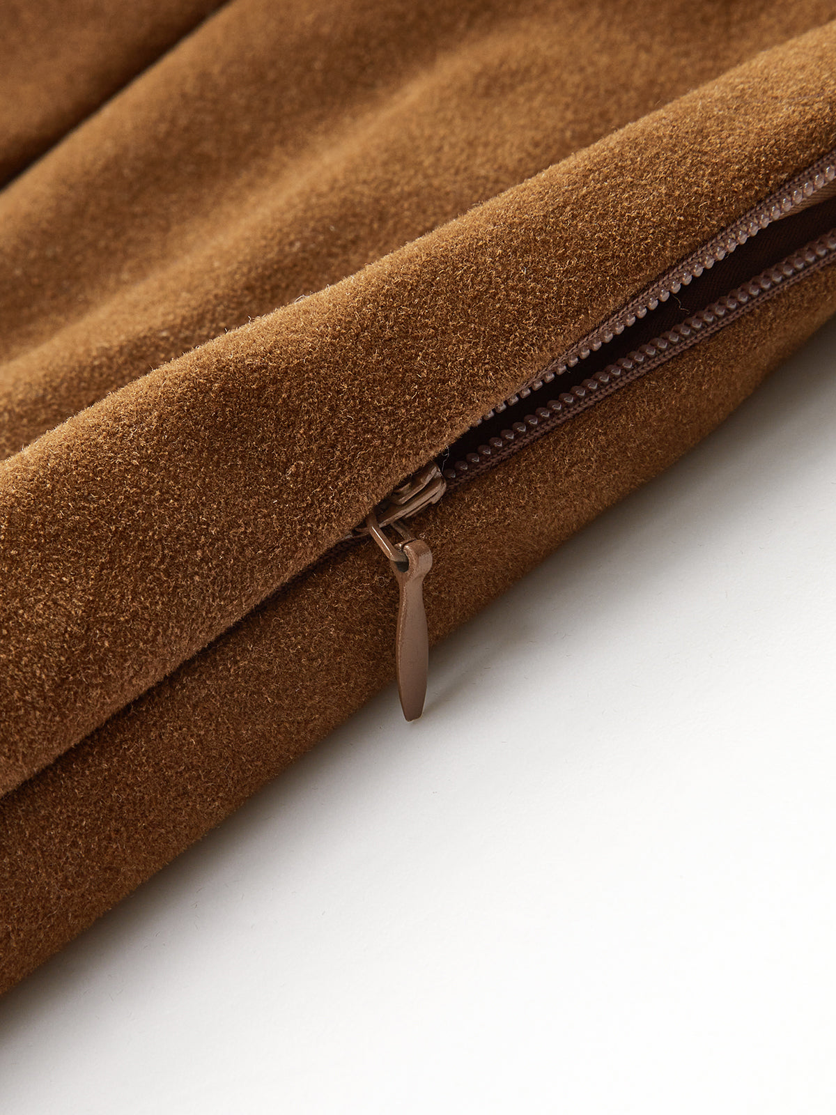 Minirock mit unregelmäßigen Metalldetails und Wildlederoptik 