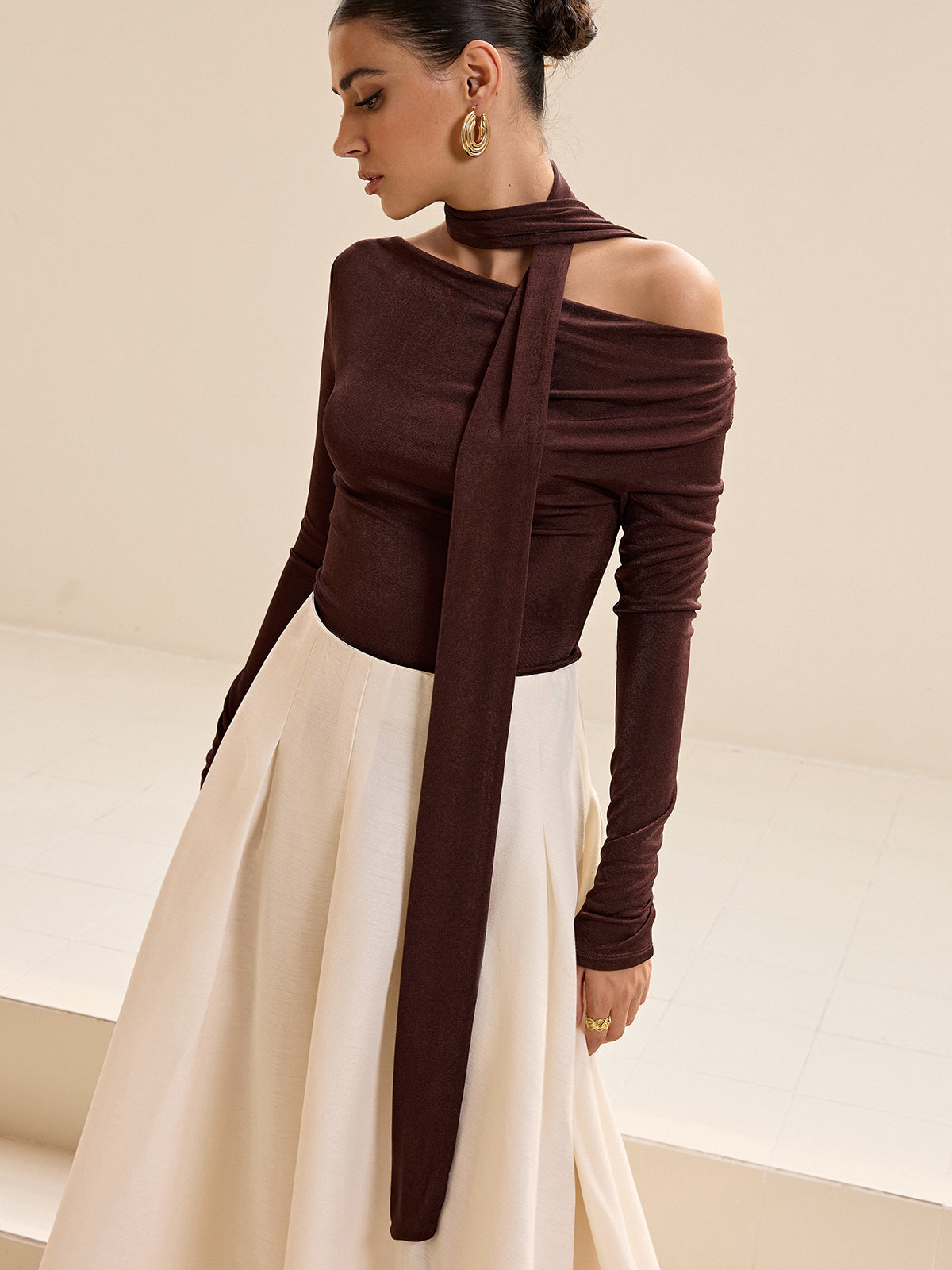 T-shirt à manches longues avec détail asymétrique de cravate 