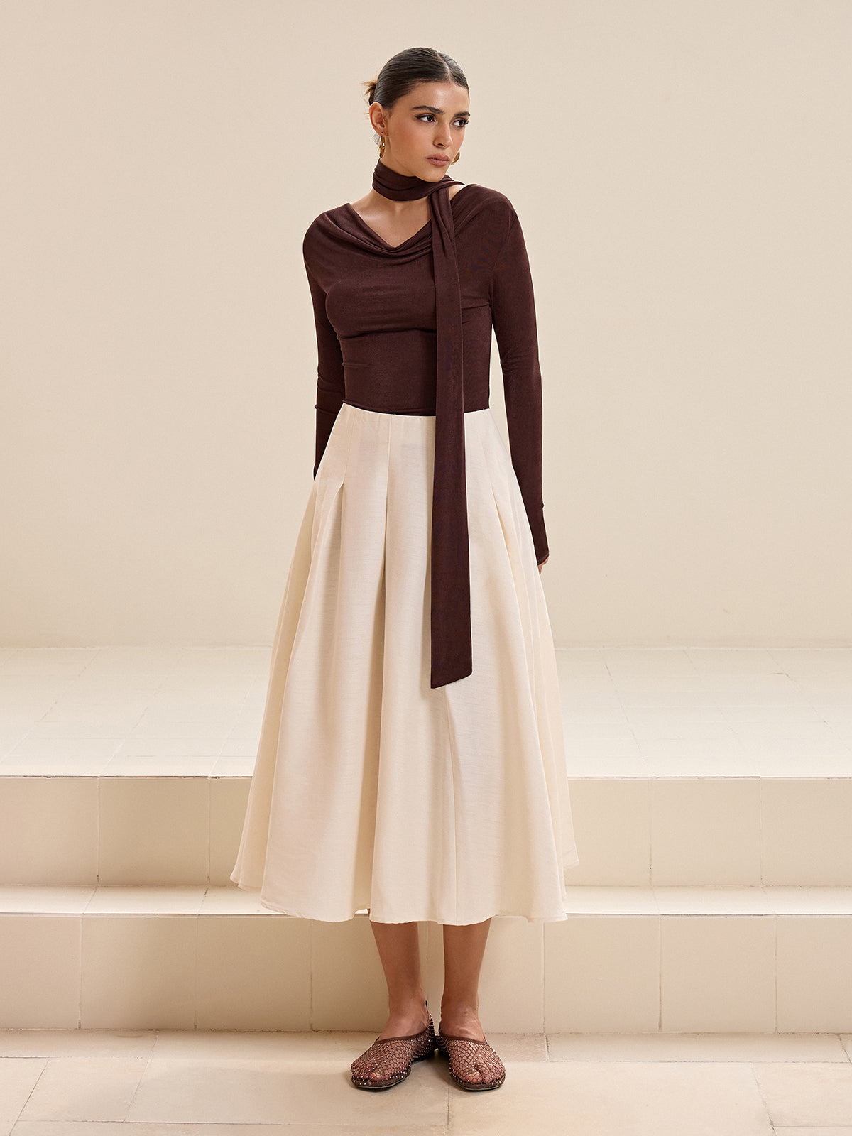 T-shirt à manches longues avec détail asymétrique de cravate 