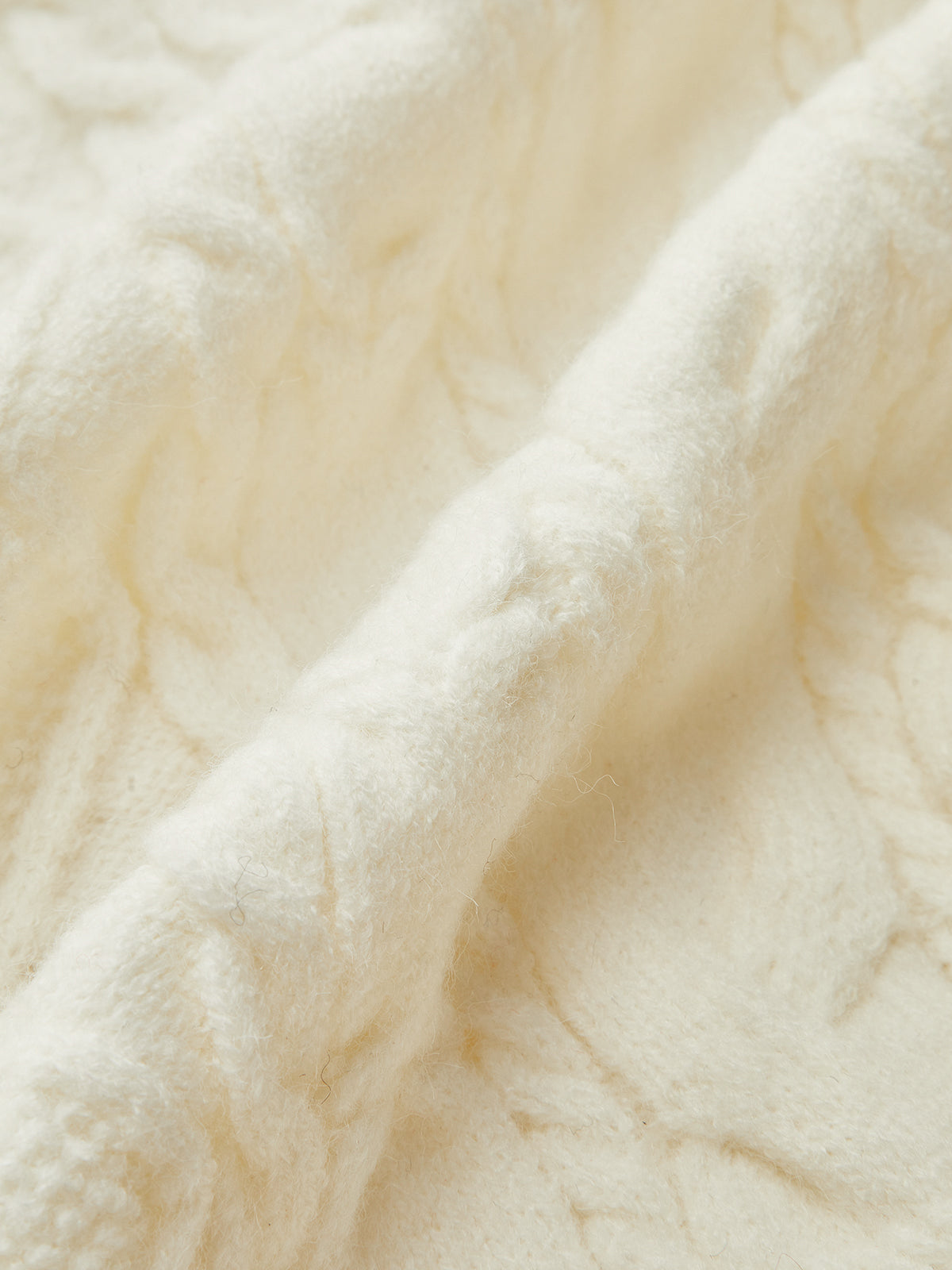 Strickjacke mit Zopfmuster und Schleife
