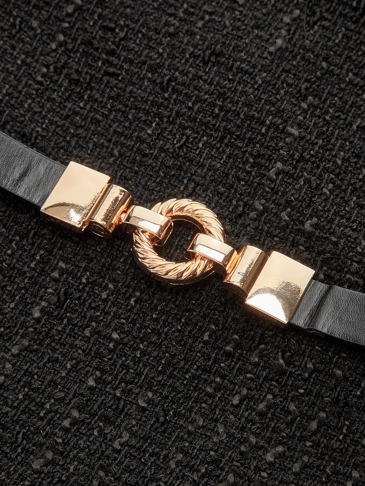 Robe mini plissée sans manches en tweed avec ceinture