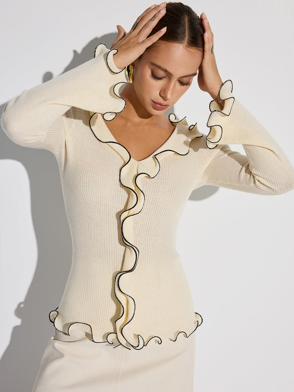Pullover mit Rüschen und Kontrastbesatz