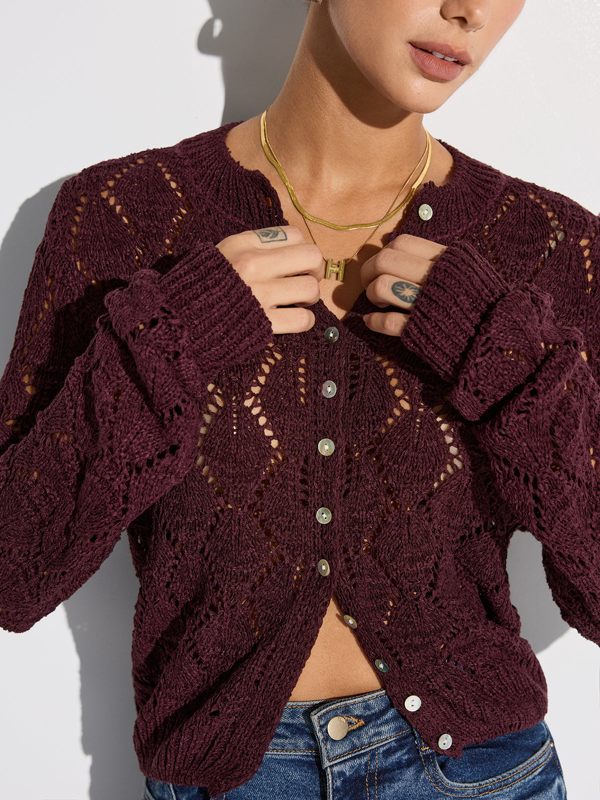 Halbtransparente Lochstrick-Strickjacke