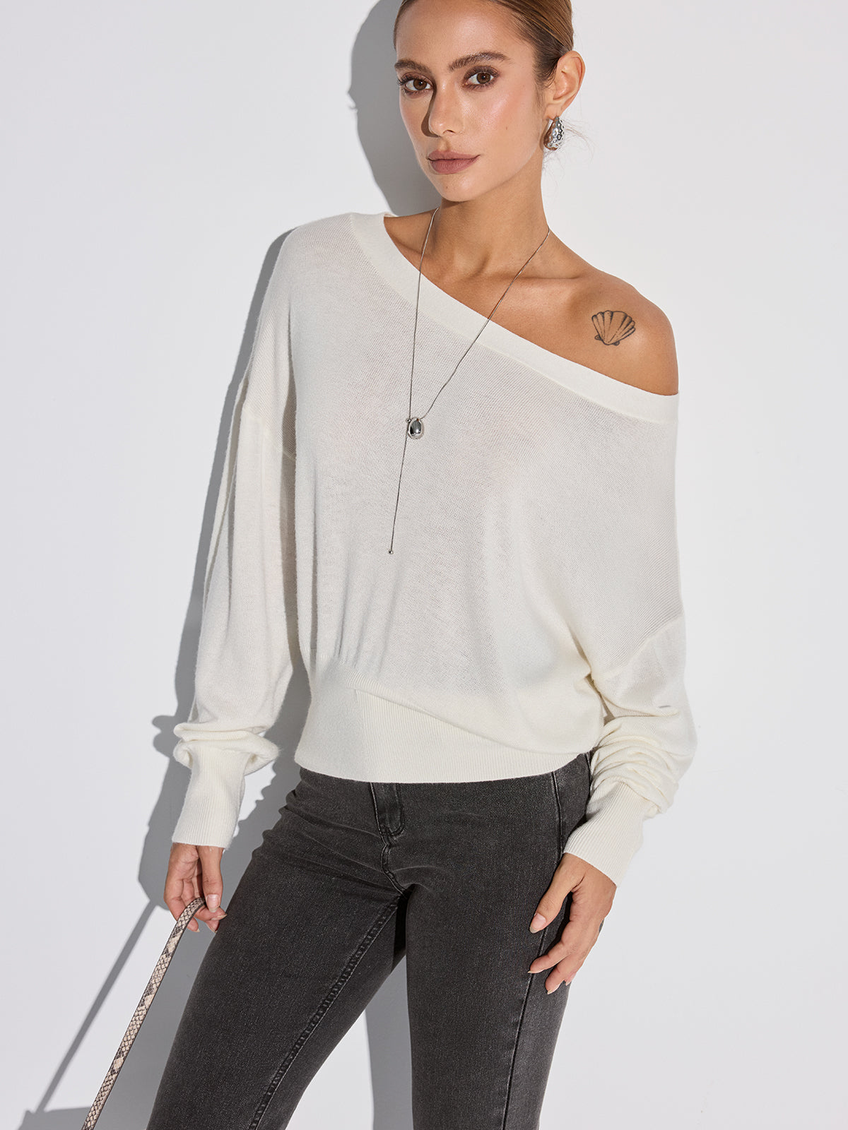 Haut en tricot oversize à épaules dénudées