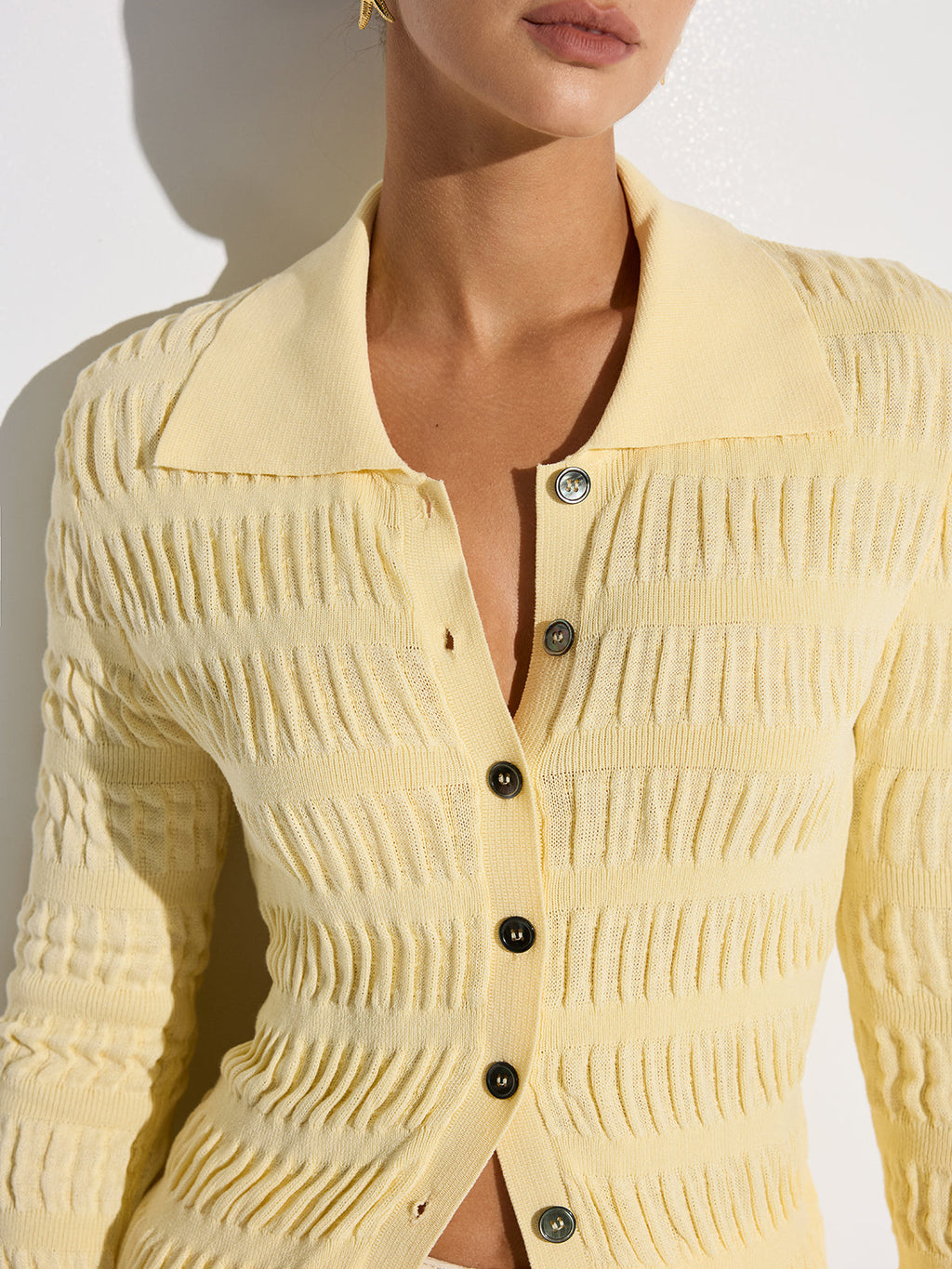 Cardigan boutonné en maille texturée à col chemise