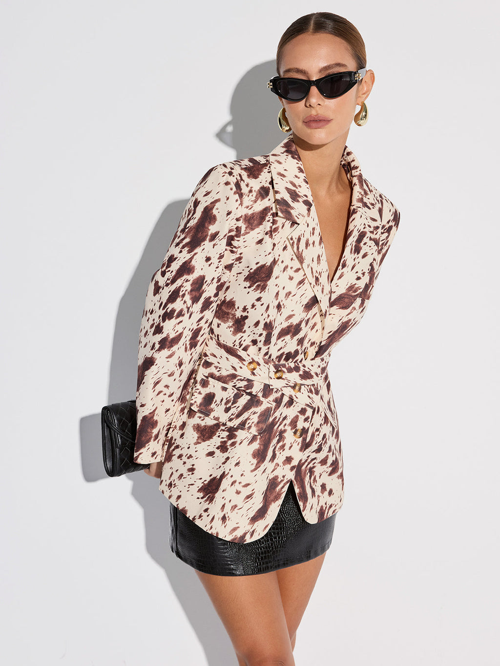 Blazer mit Kuhmuster und Gürtel