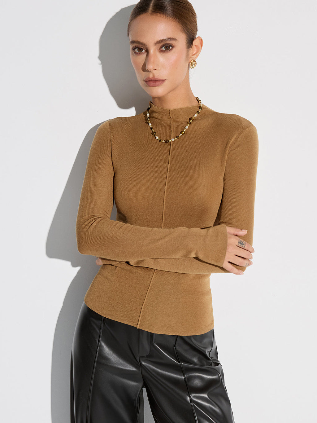 Longsleeve-Stricktop aus Wollmischung mit Stehkragen und figurbetontem Schnitt