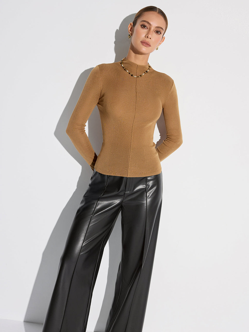 Longsleeve-Stricktop aus Wollmischung mit Stehkragen und figurbetontem Schnitt