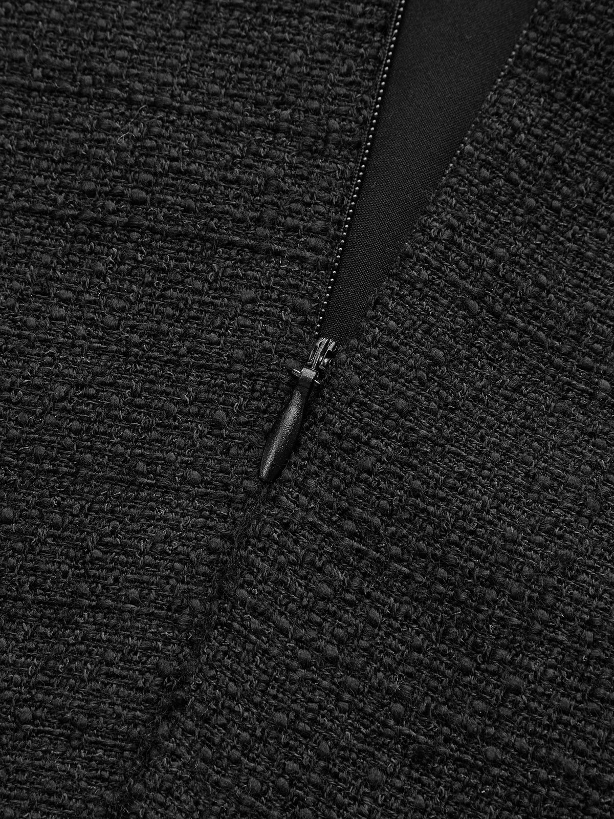 Kurzärmeliges Kleid mit geflochtenem Tweed-Seil-Kragen
