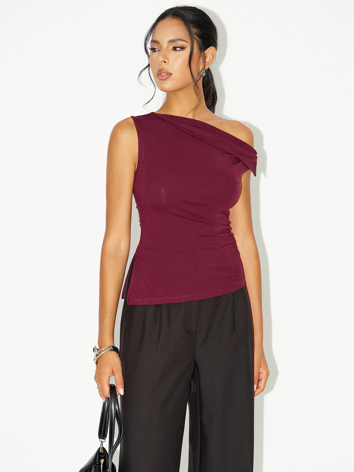 Asymmetrisches Off-Shoulder T-Shirt mit Raffung
