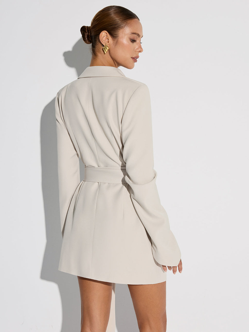 Zweireihiges Blazer-Kleid mit Gürtel