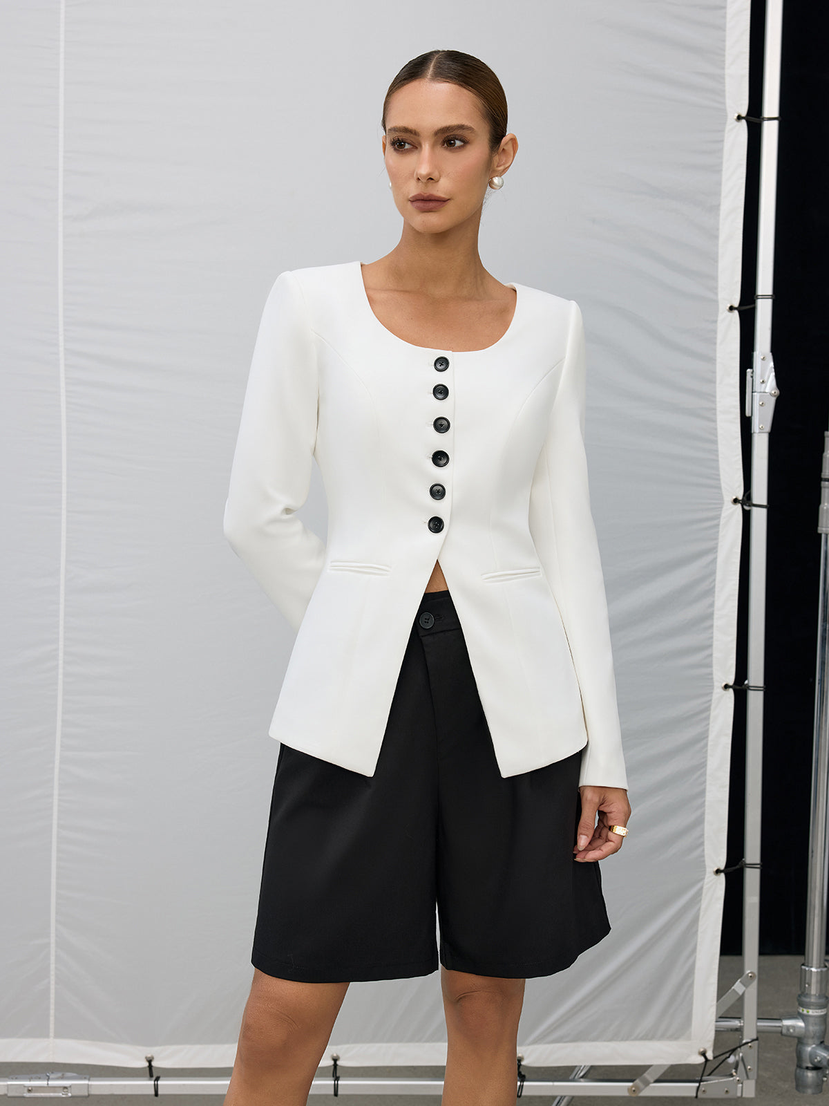 Blazer boutonné à col carré