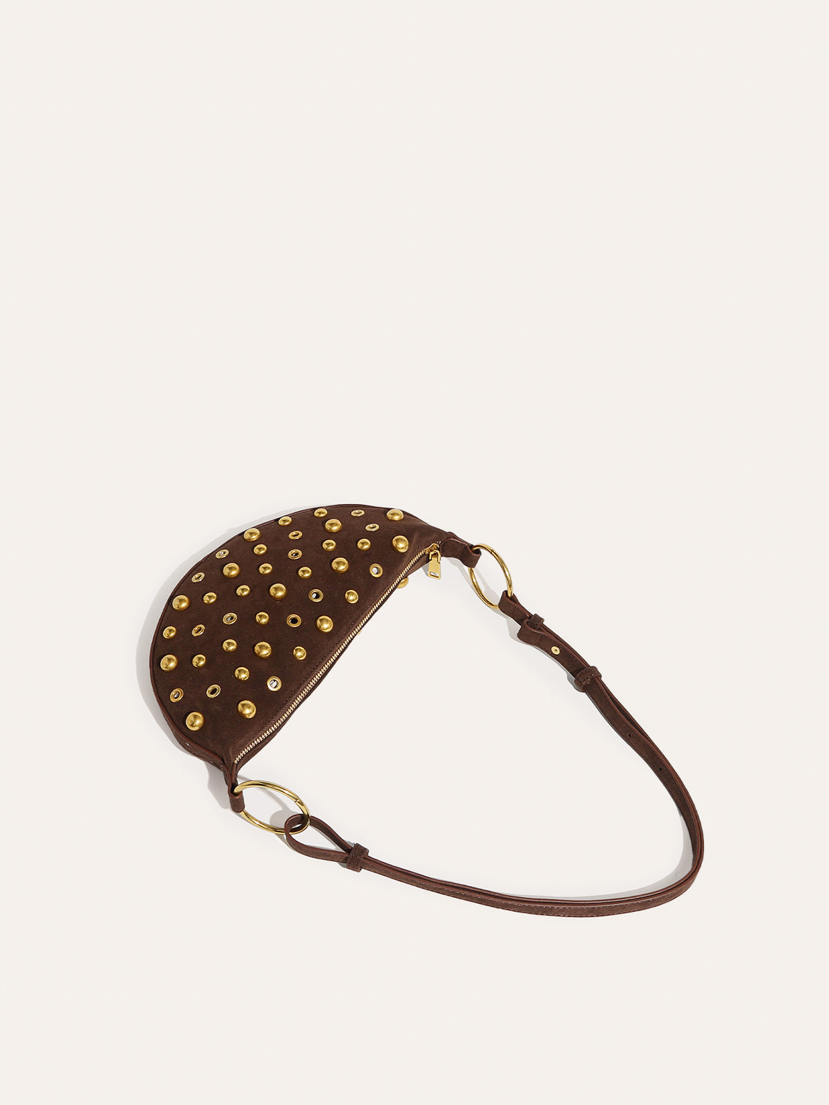 Schultertasche aus Wildlederimitat mit Nieten und Halbmondform