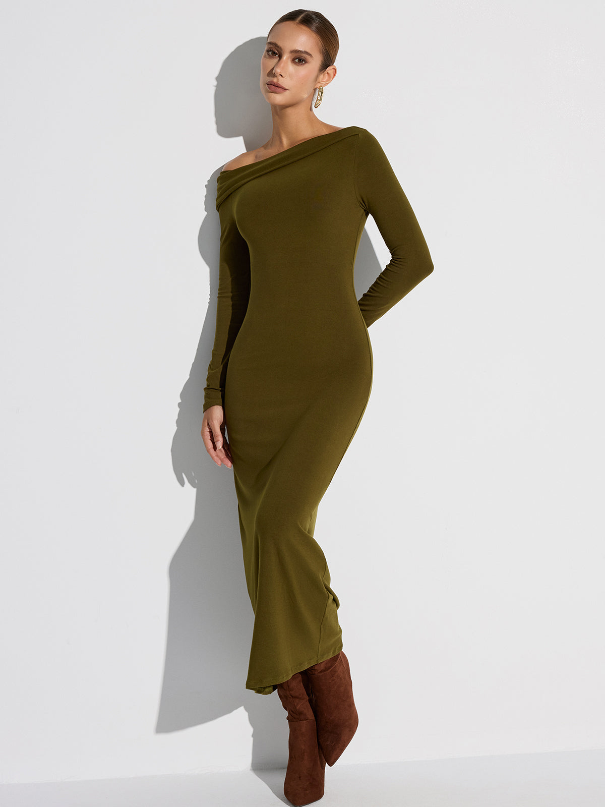 Robe longue à manches longues et épaules dénudées