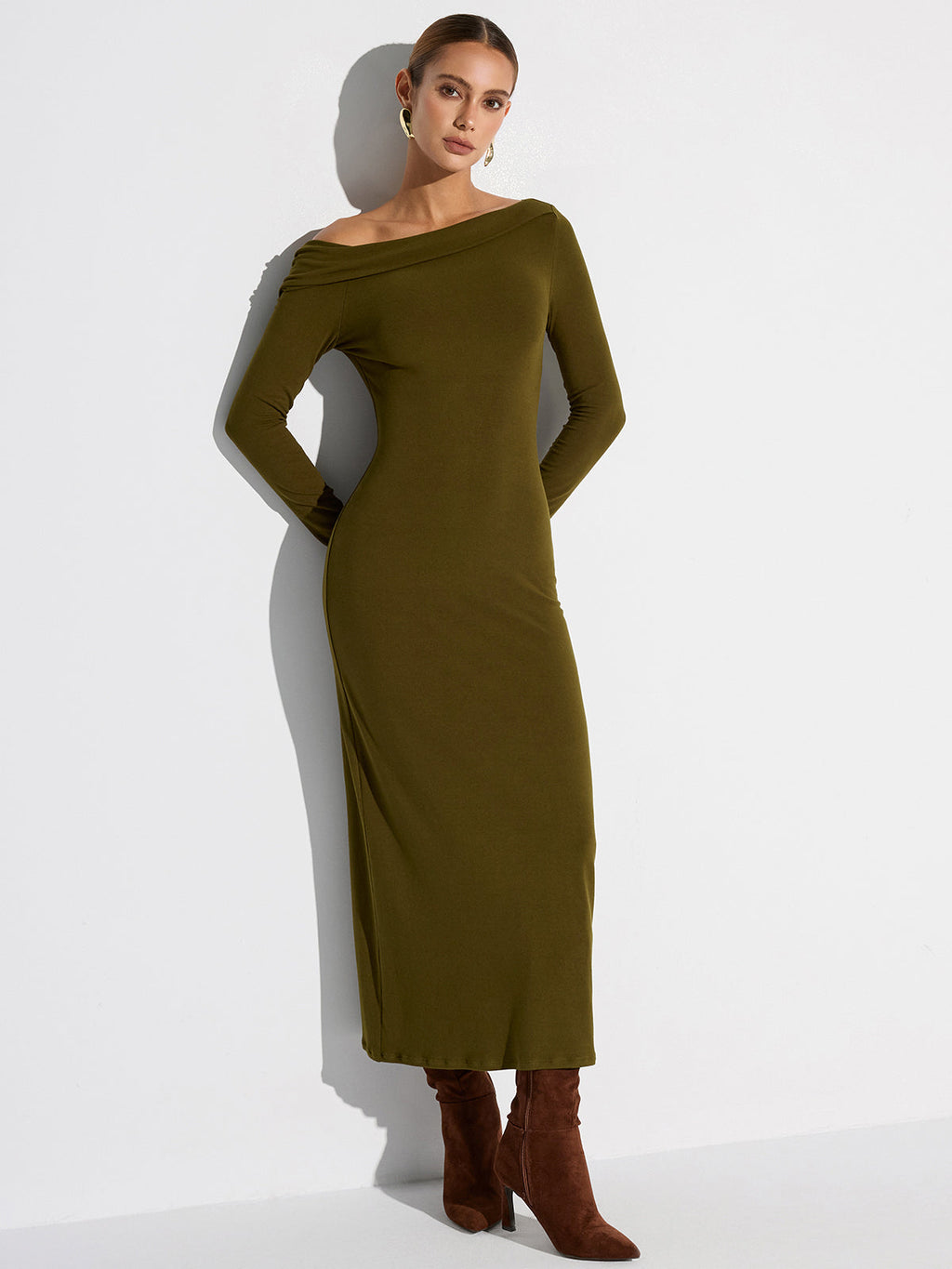 Robe longue à manches longues et épaules dénudées