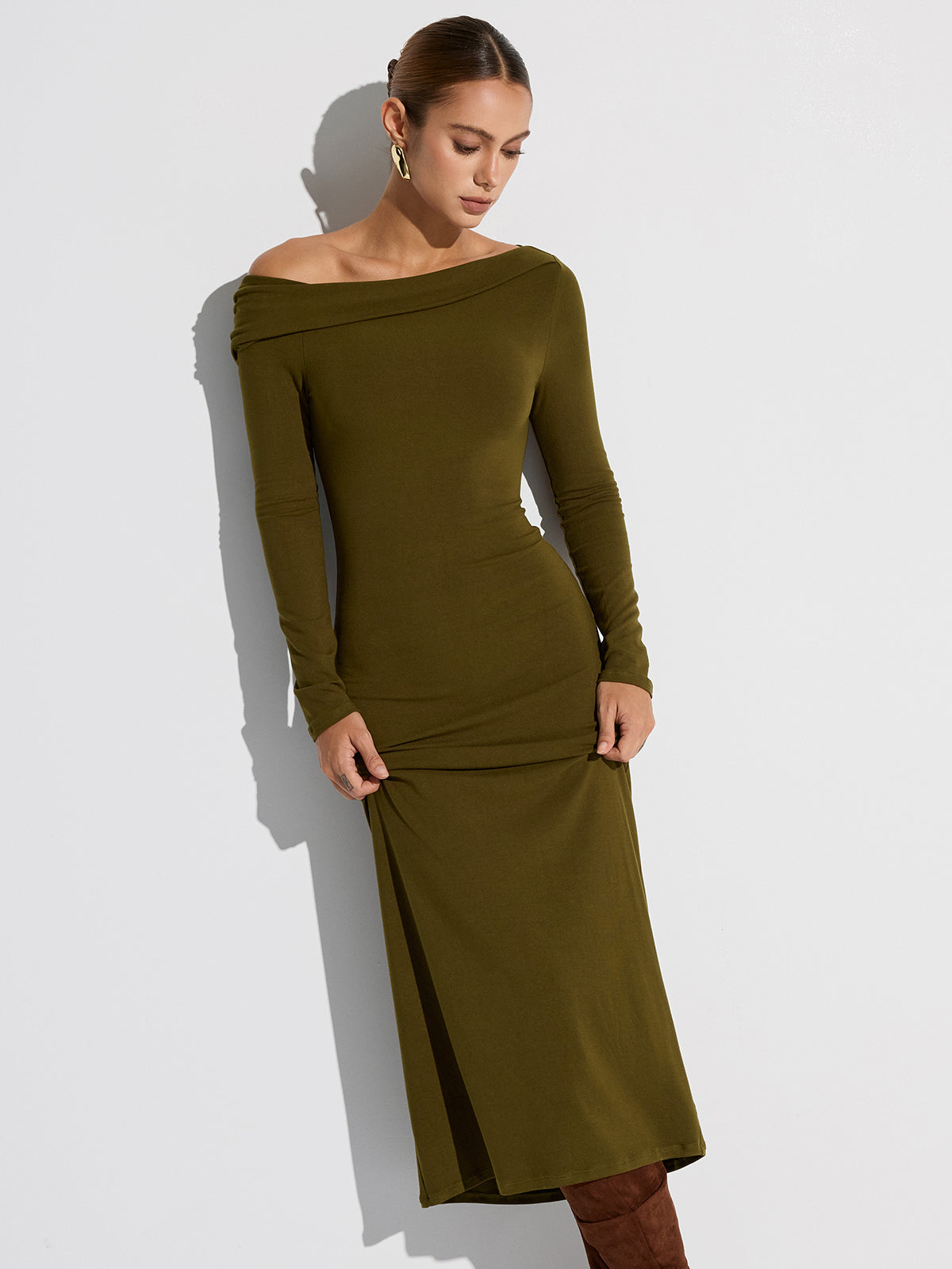 Robe longue à manches longues et épaules dénudées