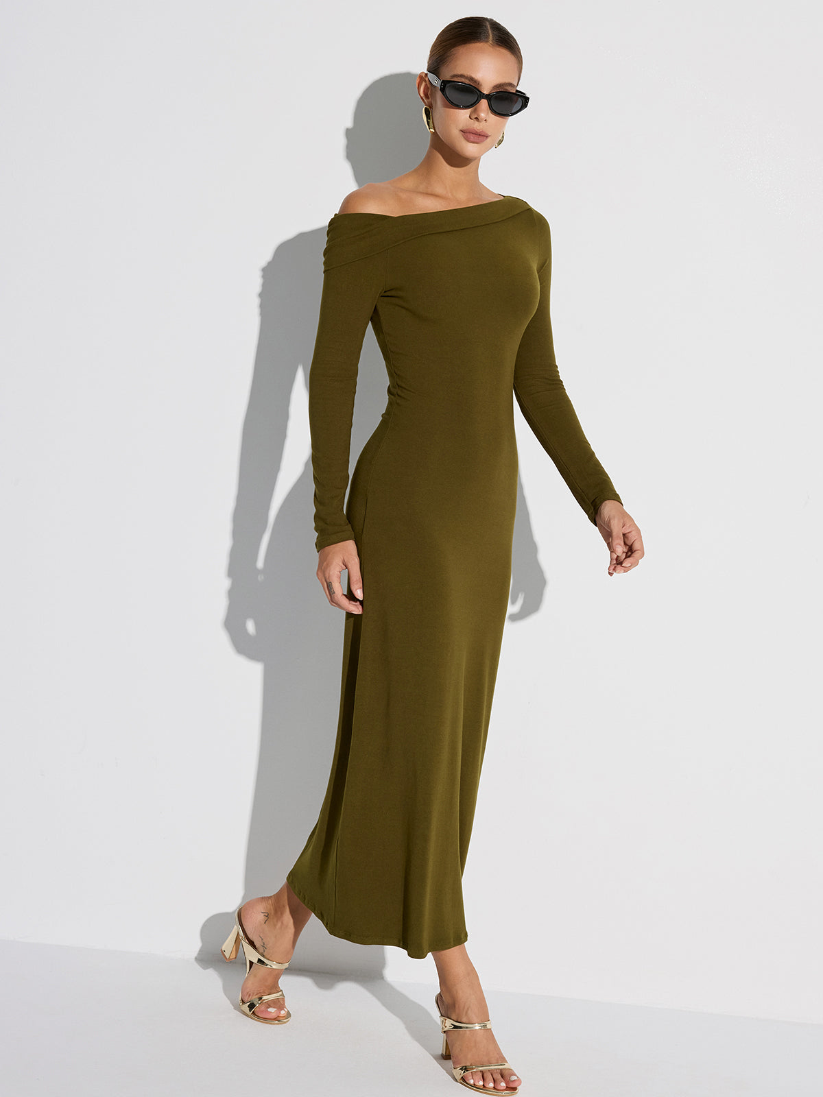 Robe longue à manches longues et épaules dénudées
