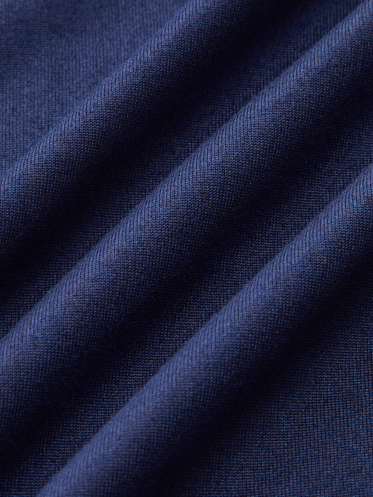 Langärmeliges Kleid mit geraffter Taille und Lagenrüschen