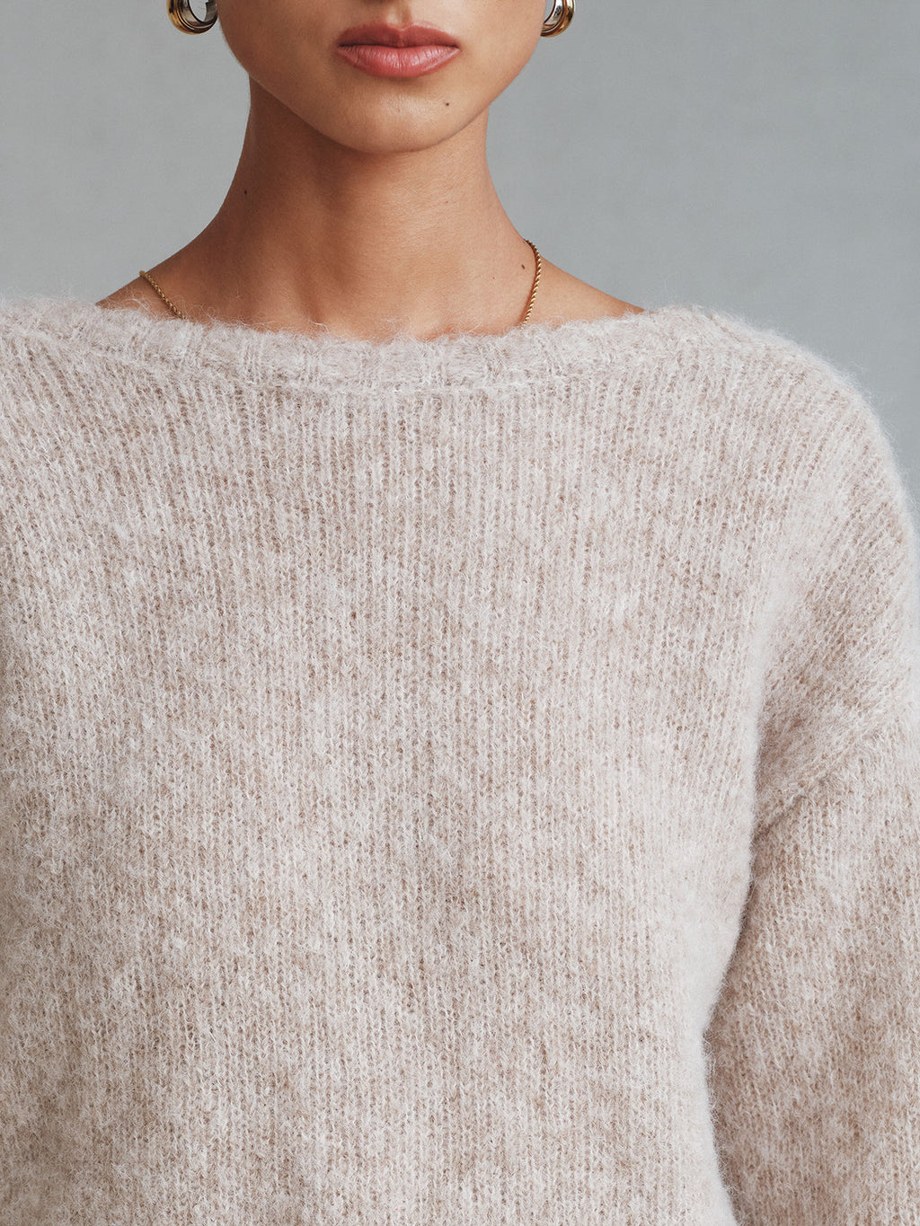 Verdrehter rückenfreier Pullover aus Wollmischung
