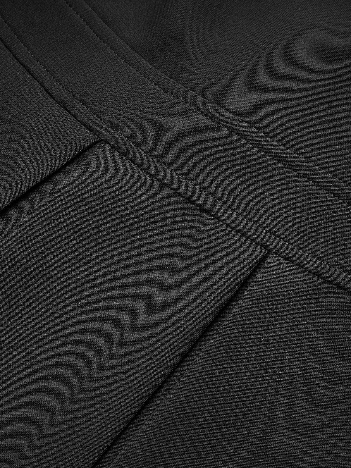 Robe mini plissée sans manches à encolure en V et ceinture 