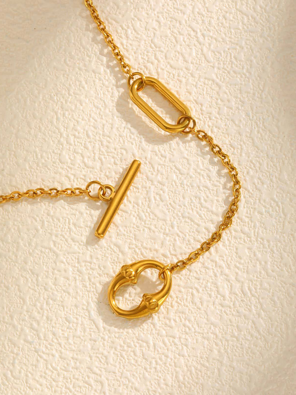 Collier chaîne avec fermoir bâtonnet