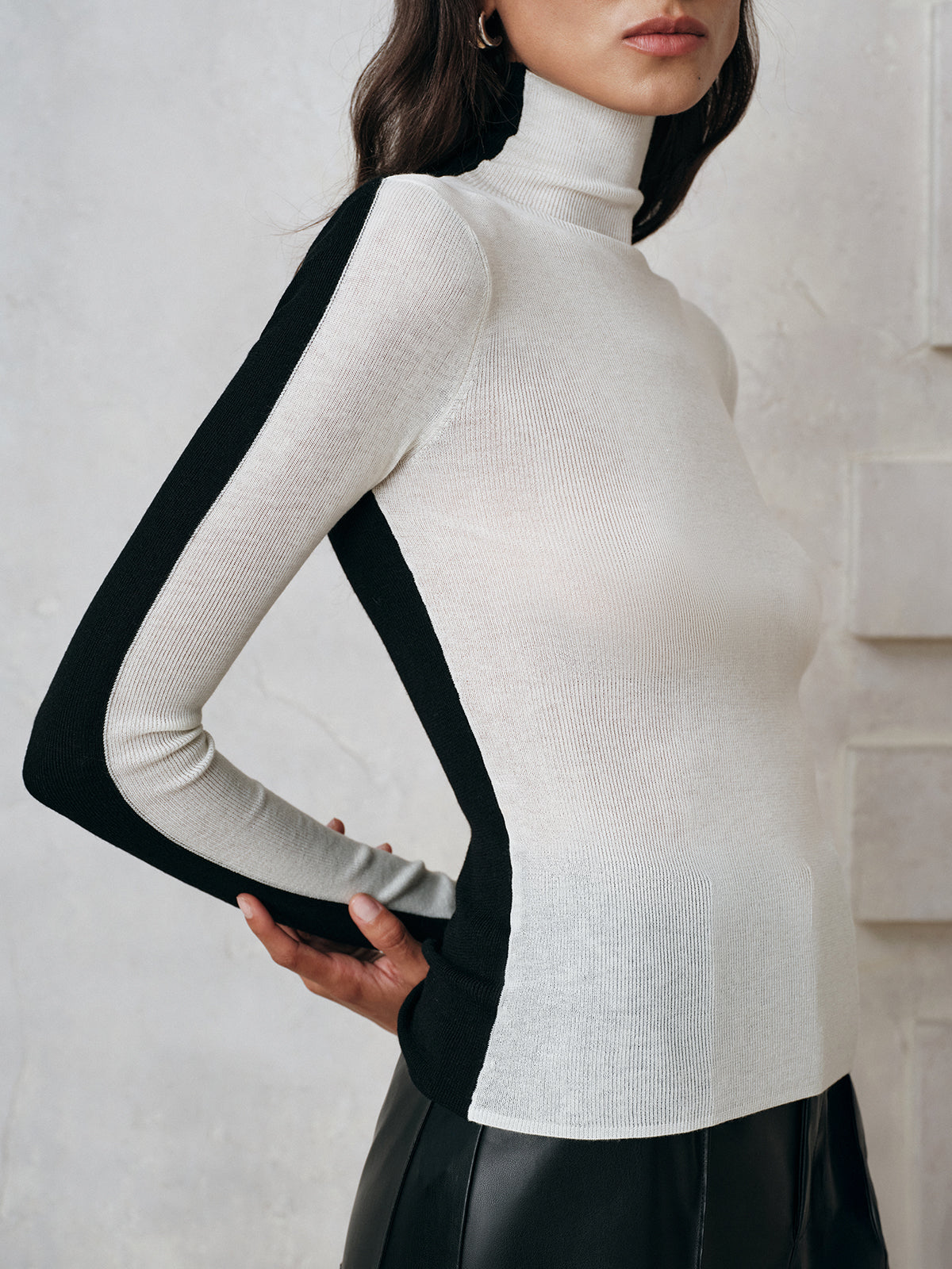 Rollkragenpullover aus Wollmischung mit Farbblockdesign