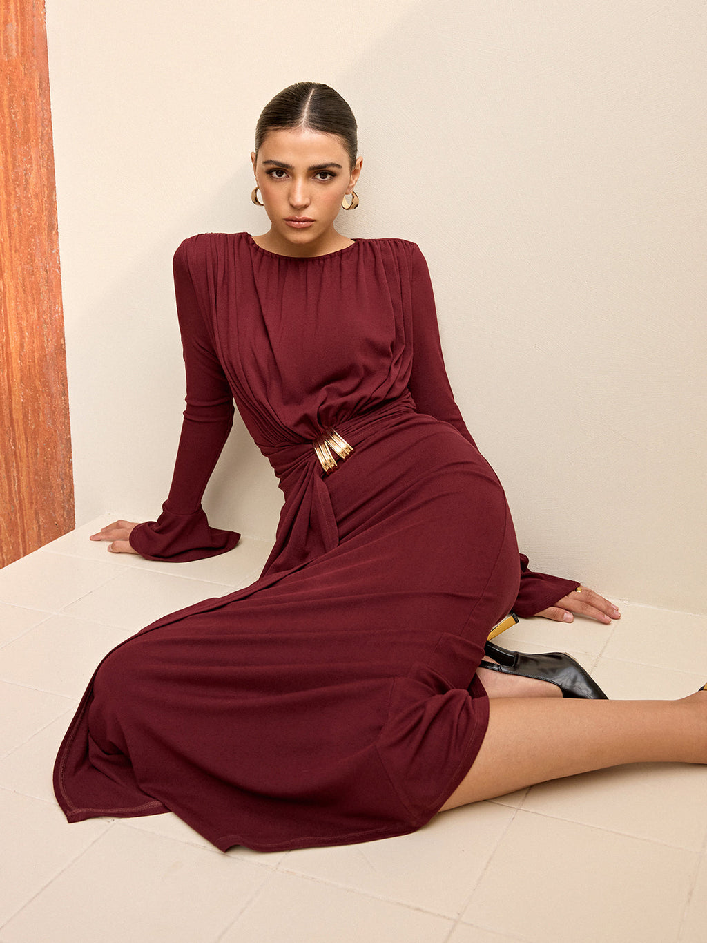 Langärmeliges drapiertes Maxikleid