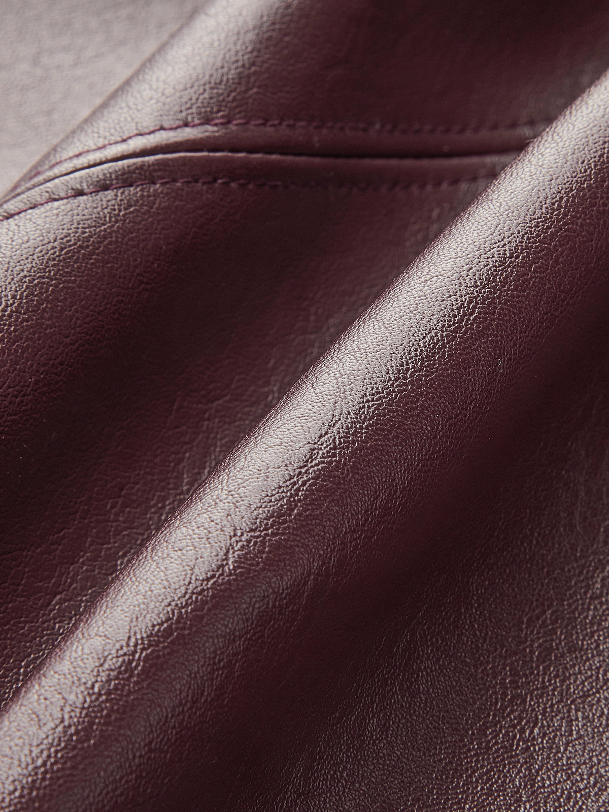 Schmaler Minirock aus Kunstleder 