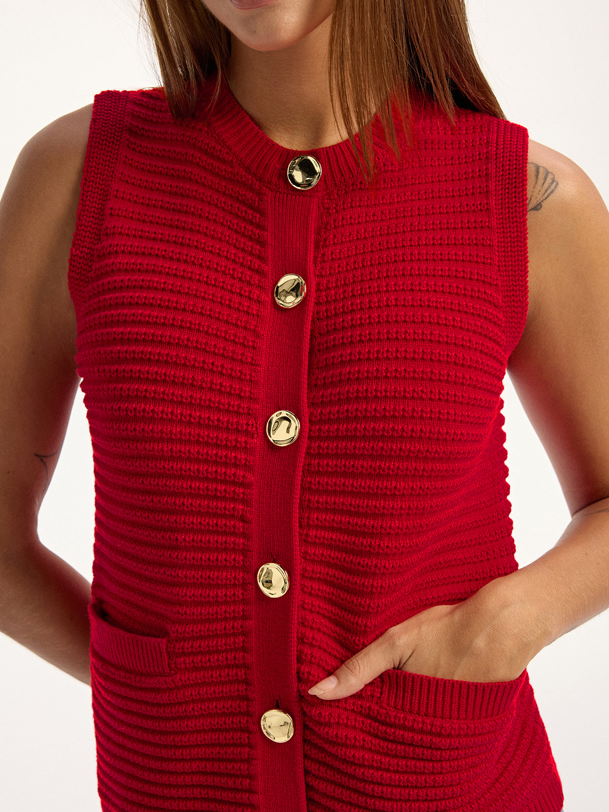 Westenpullover mit Metallknopf und Taschen