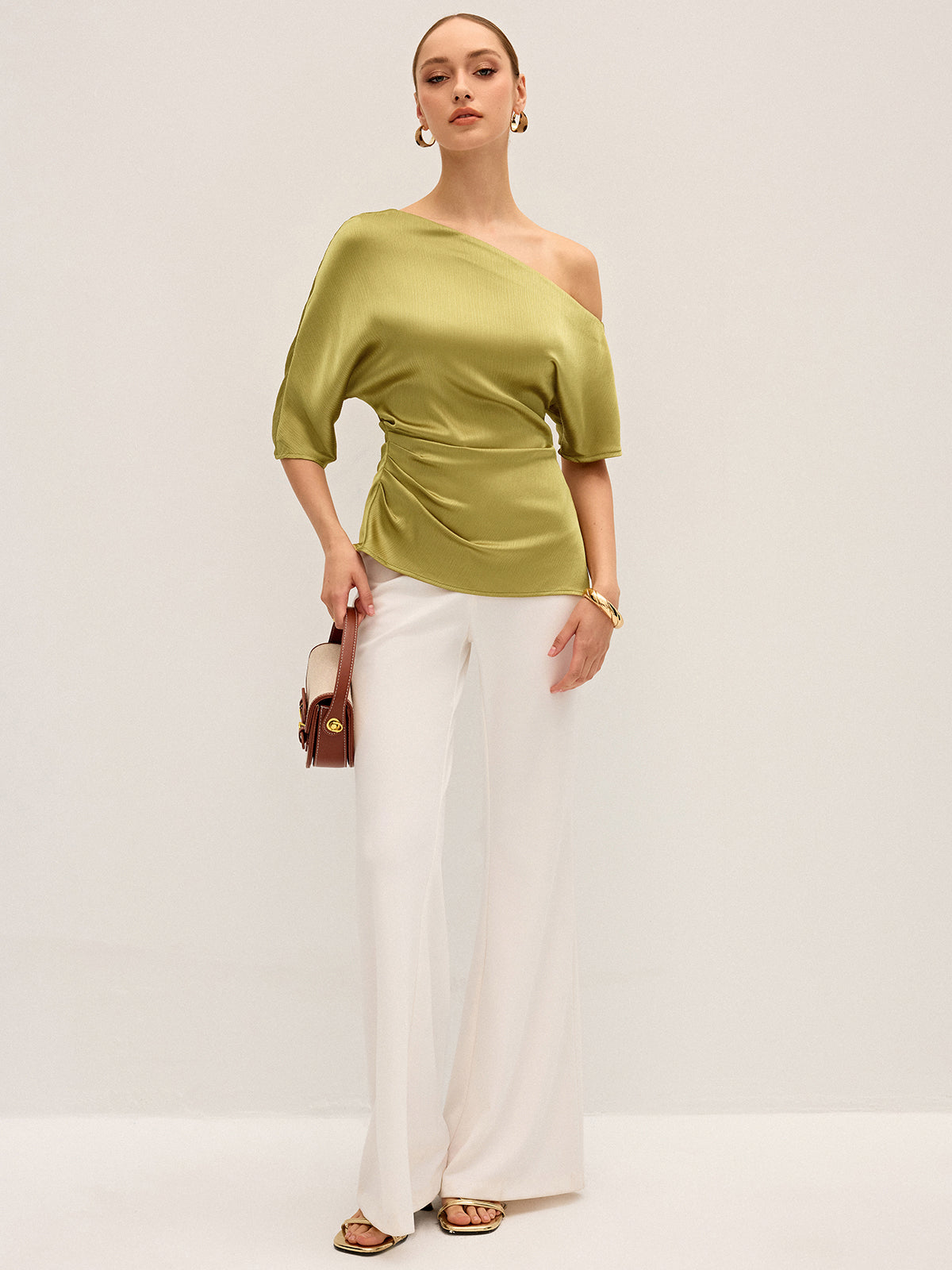 Haut drapé asymétrique en satin