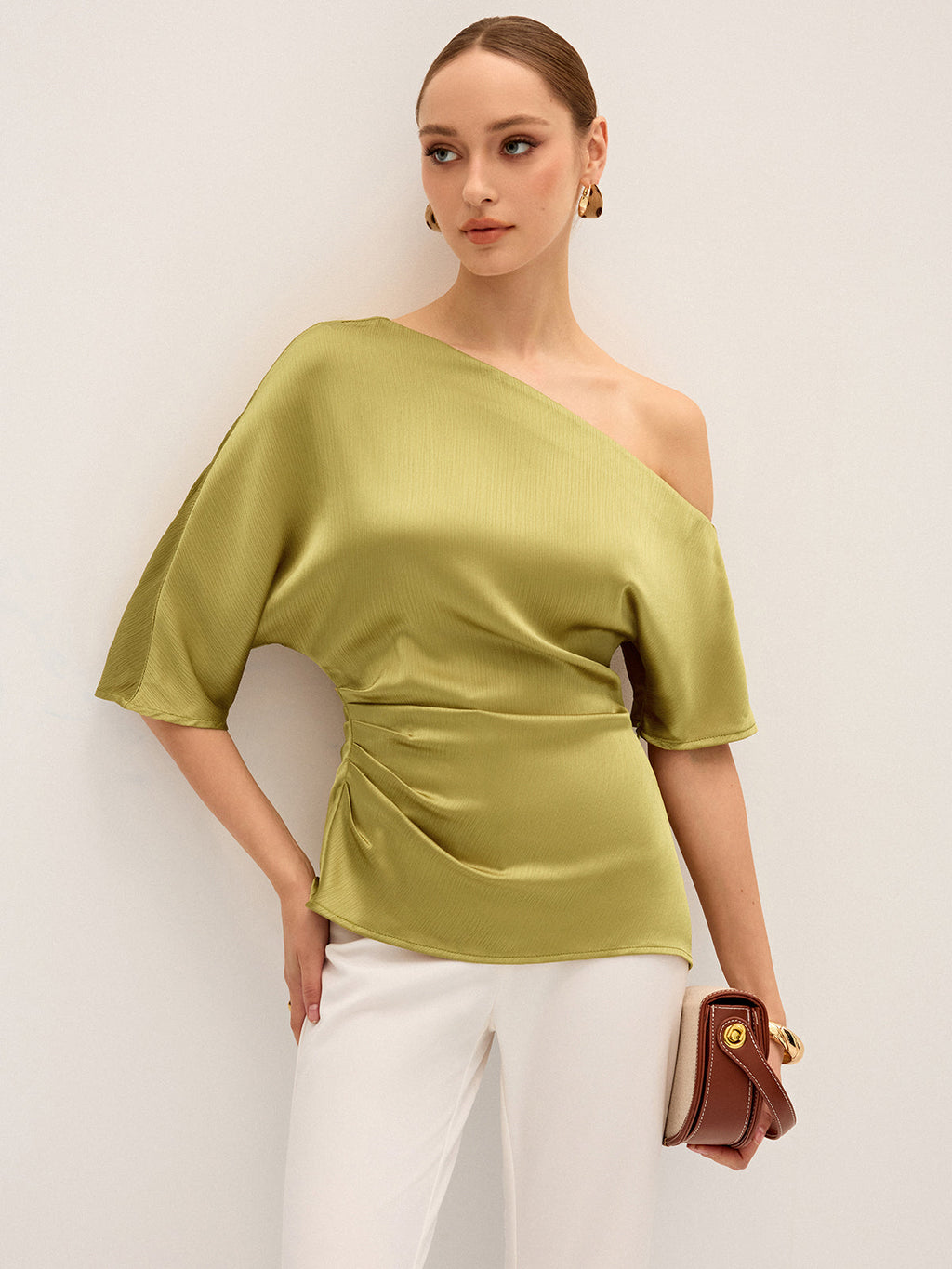 Haut drapé asymétrique en satin