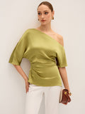 Haut drapé asymétrique en satin