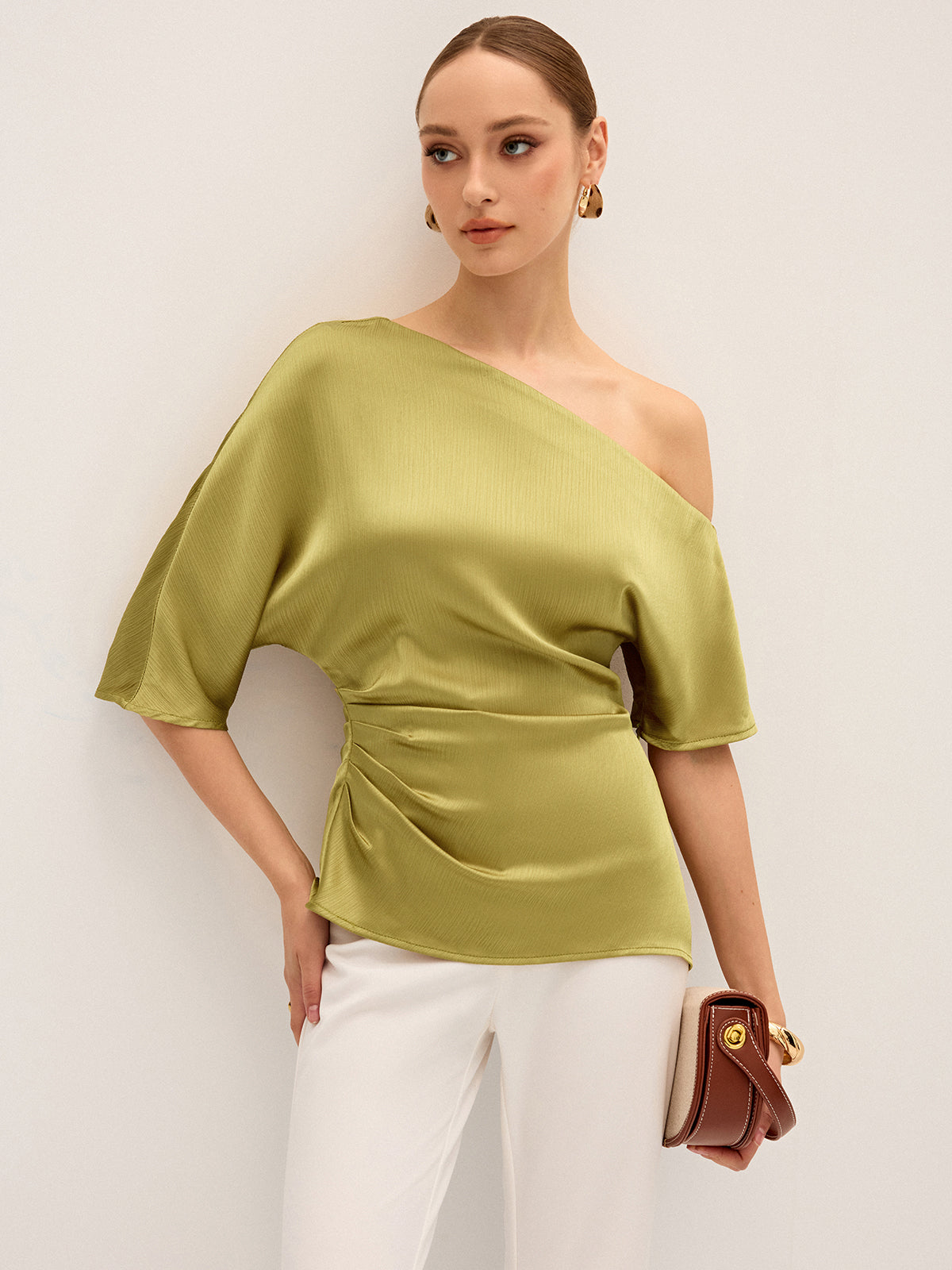 Haut drapé asymétrique en satin