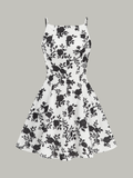 Geblümtes rückenfreies ausgestelltes Kleid