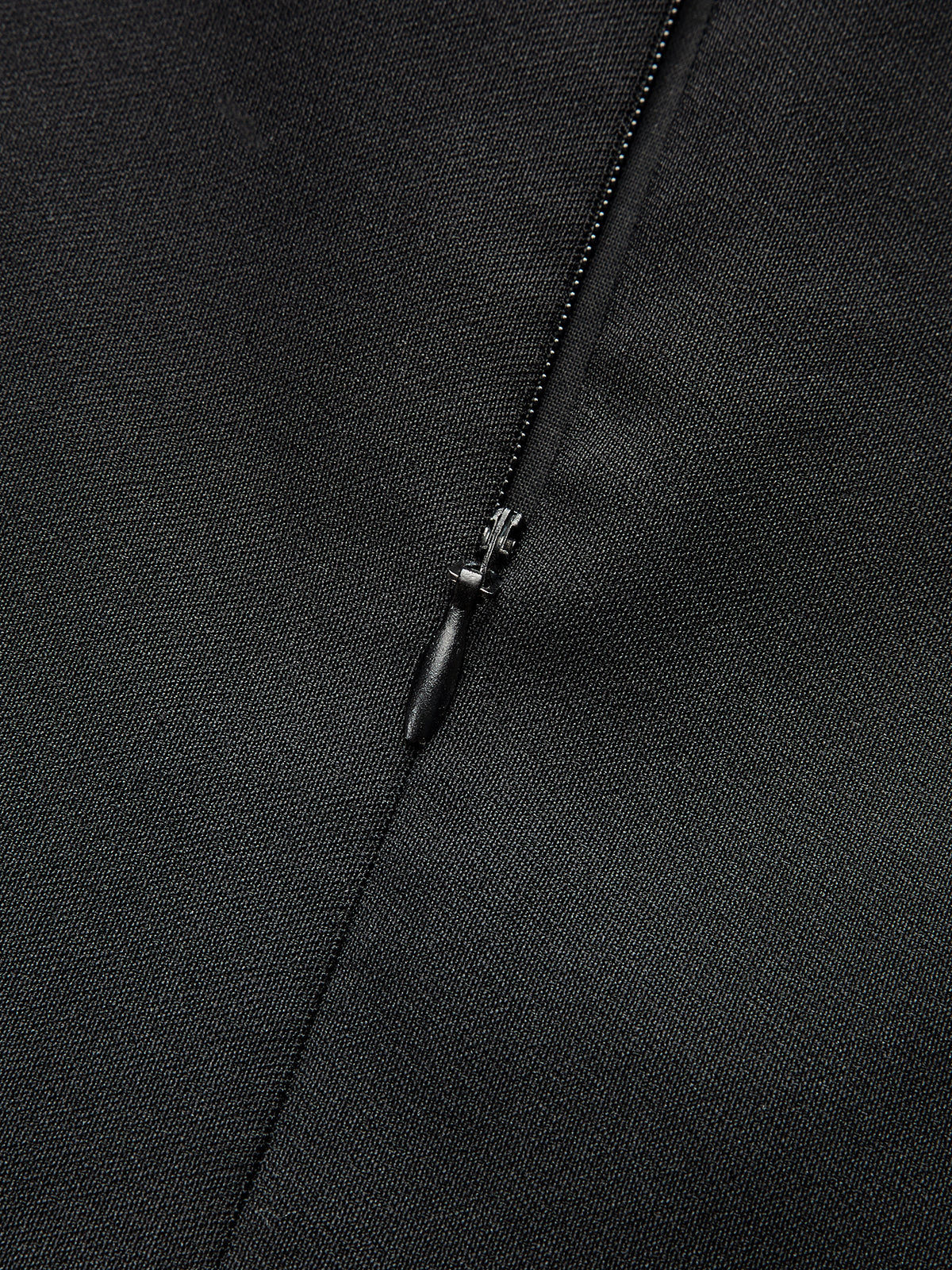 Robe plissée à manches longues et blocs de couleur 