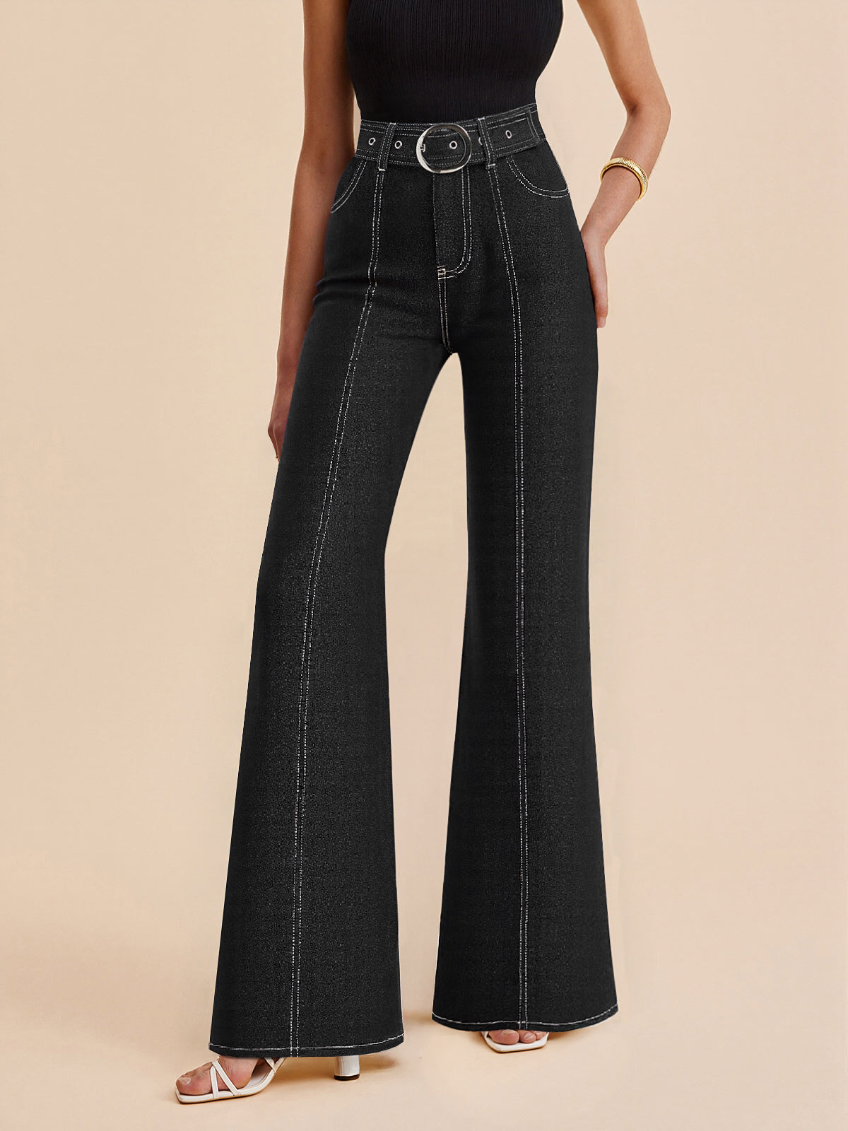 Pantalon en denim à surpiqûres contrastées avec ceinture 