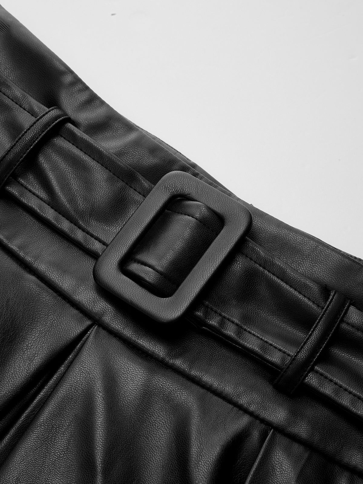 Maxirock aus PU-Leder mit Gürtel 